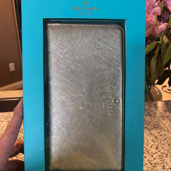 Gorgeous Gold Kate Spade phone wristlet - Picture 2 of 4